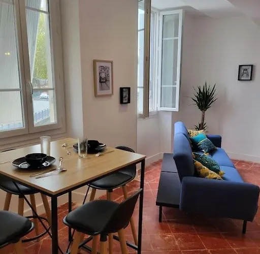 Appartement De Charme Avec Tomettes Et Parquet