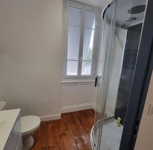 Appartement De Charme Avec Tomettes Et Parquet