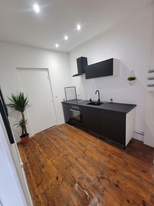 De Charme Avec Tomettes Et Parquet Apartment Graulhet